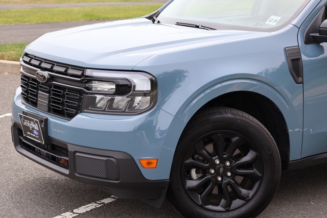 2023 Ford Maverick Lariat photo 2
