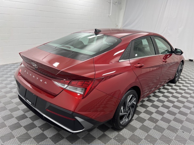2024 Hyundai Elantra SEL Convenience photo 5