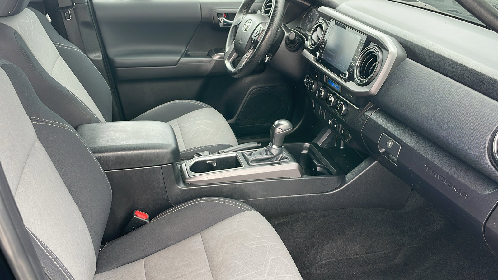 2023 Toyota Tacoma TRD Off-Road V6 photo 24