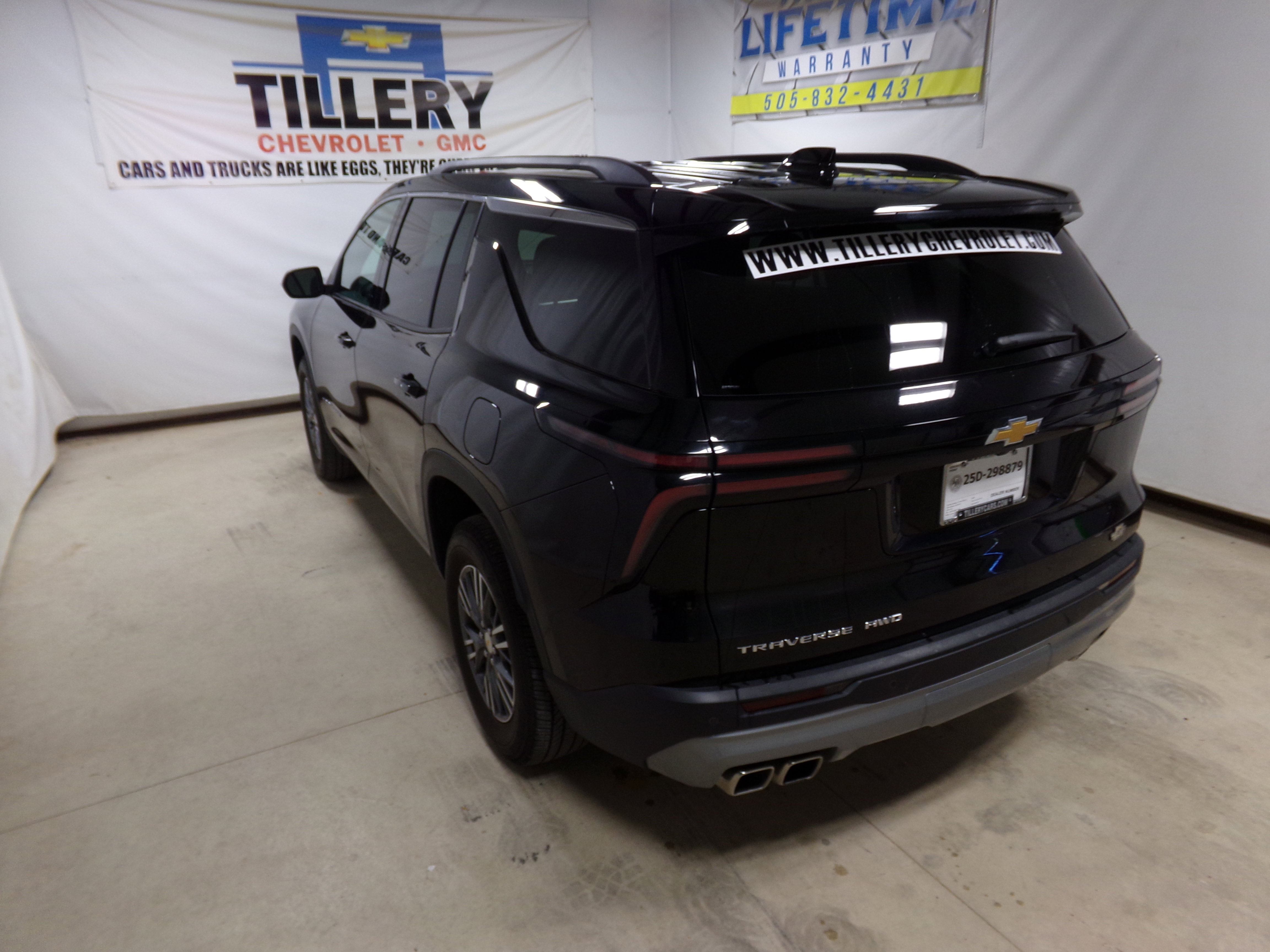 2025 Chevrolet Traverse photo 4