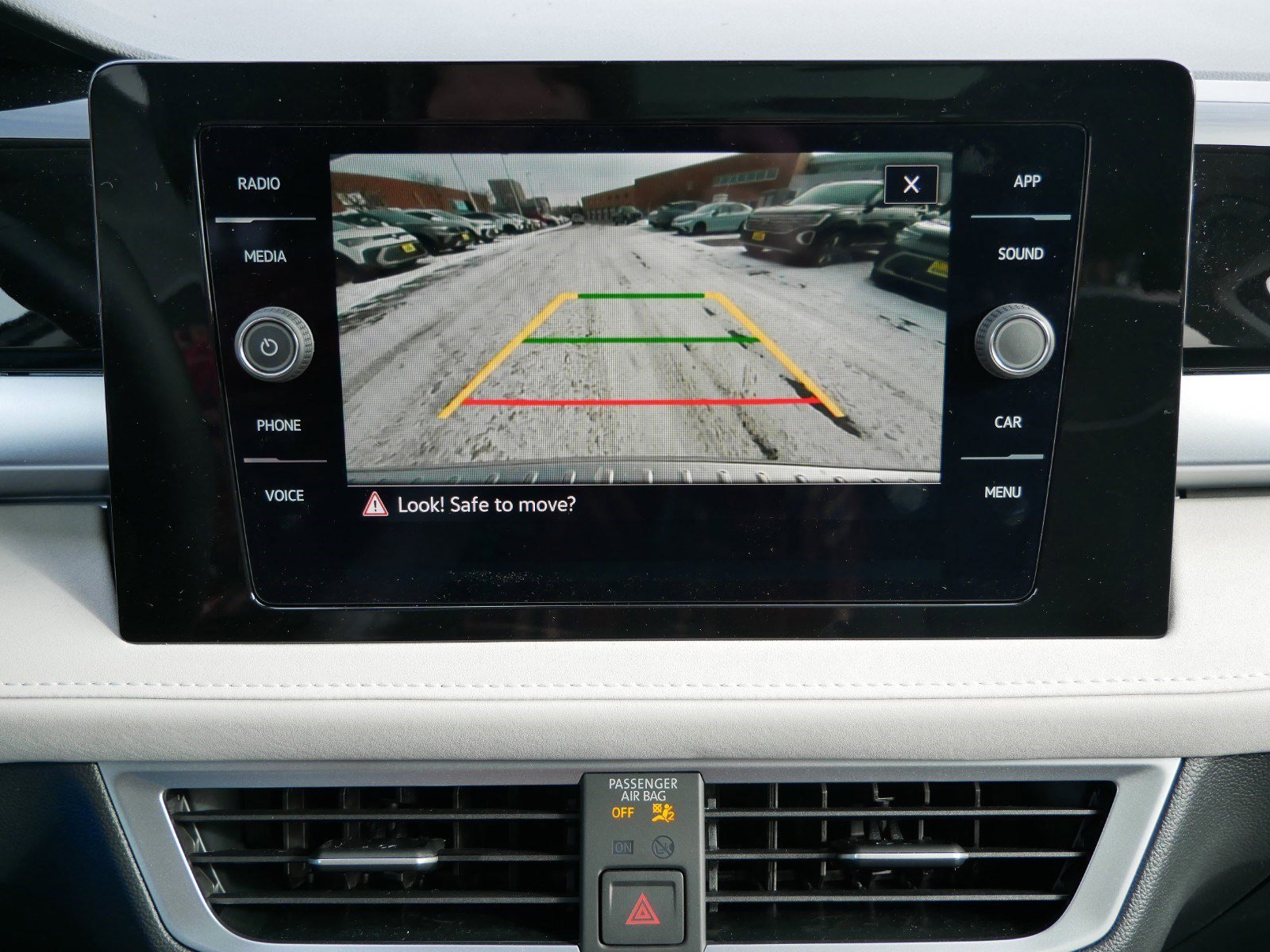 2025 Volkswagen Taos SE photo 11