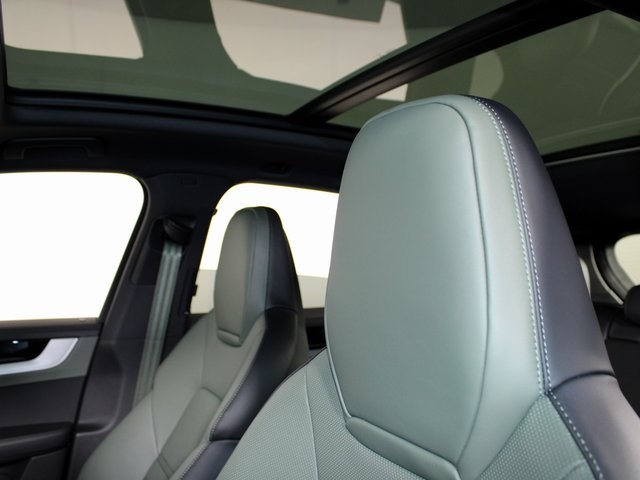 2025 Porsche Cayenne S photo 19