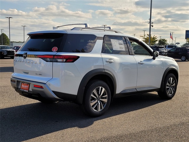 2025 Nissan Pathfinder SL photo 3
