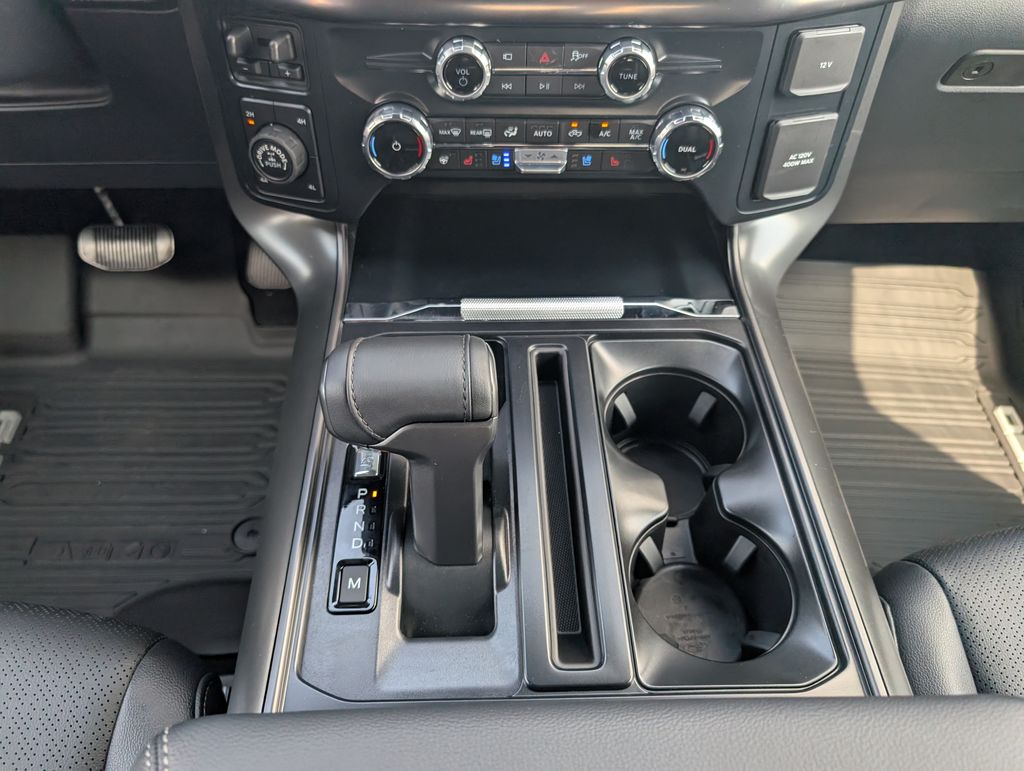 2025 Ford F-150 Lariat photo 14