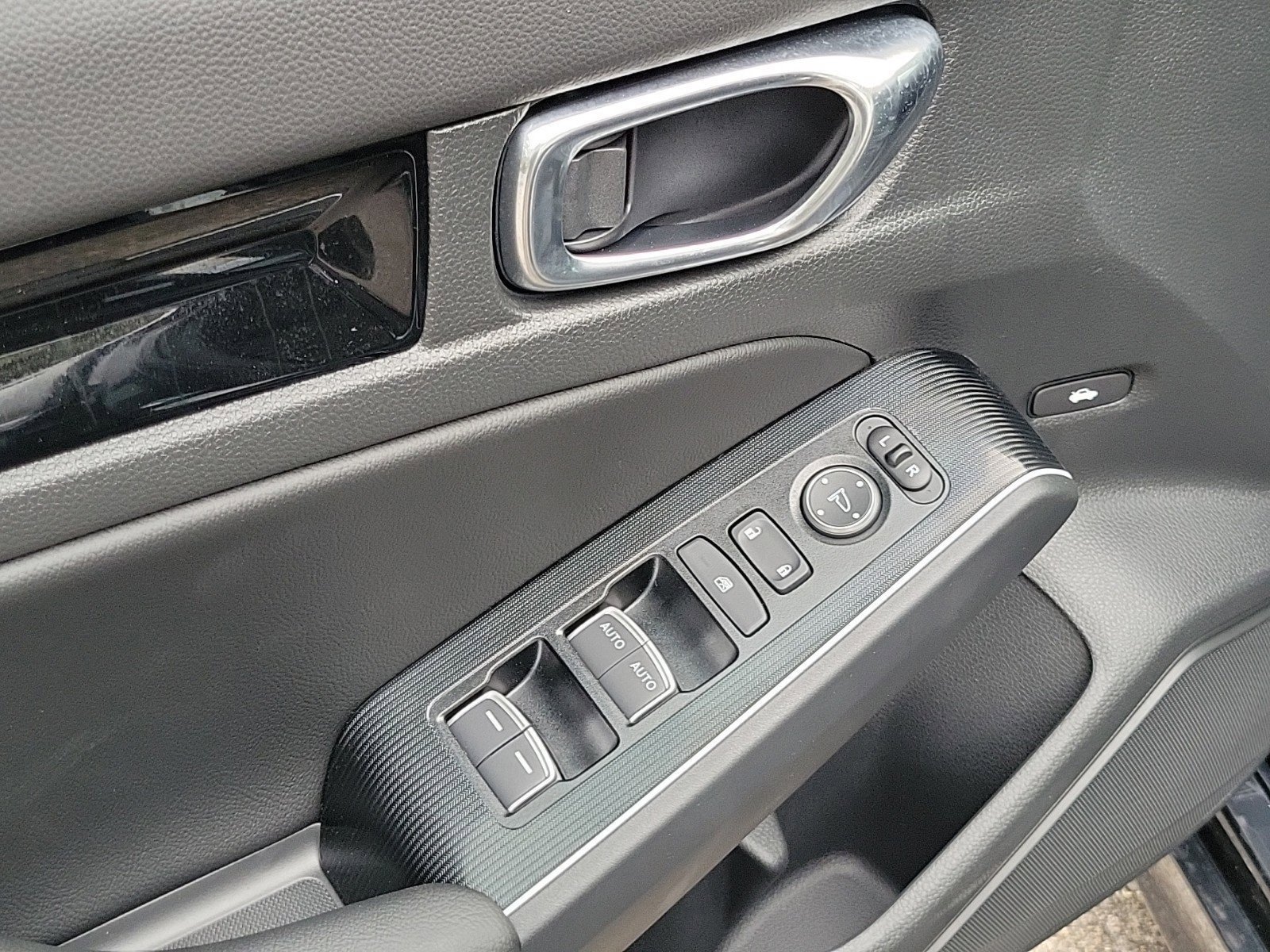 2025 Honda Civic Hybrid Sport Touring photo 16