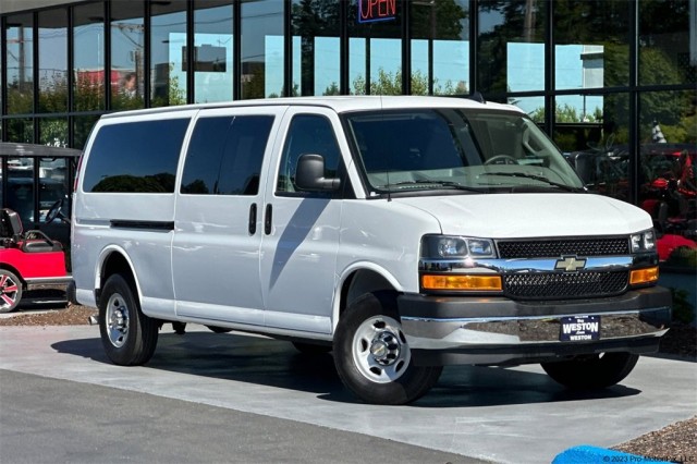 2024 Chevrolet Express Passenger 3500 1LT