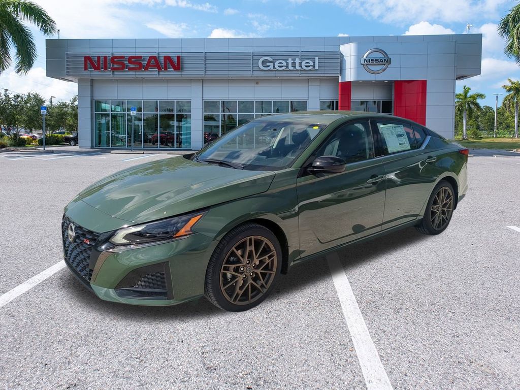 2025 Nissan Altima SR photo 2