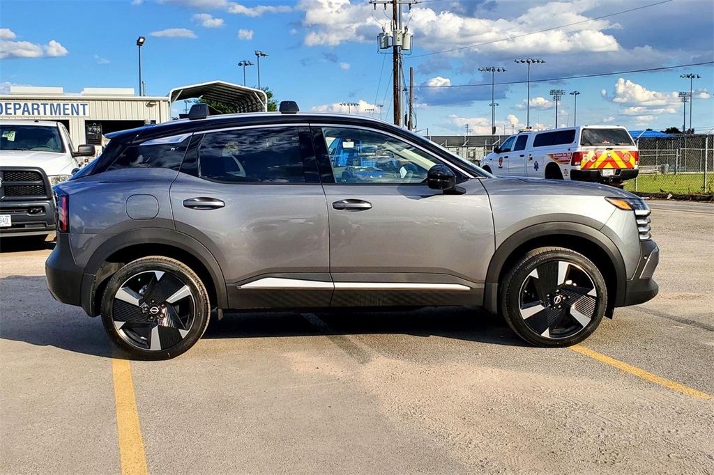 2025 Nissan Kicks SR photo 2