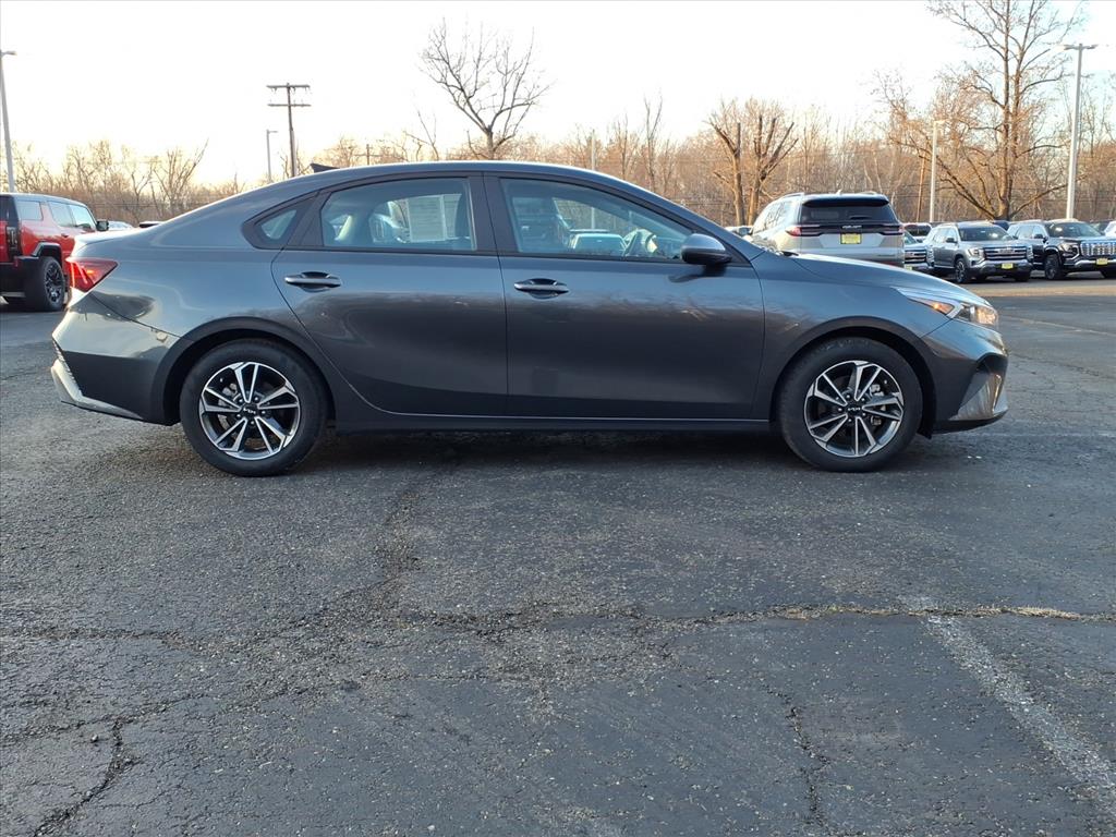 2023 Kia Forte LXS's photo