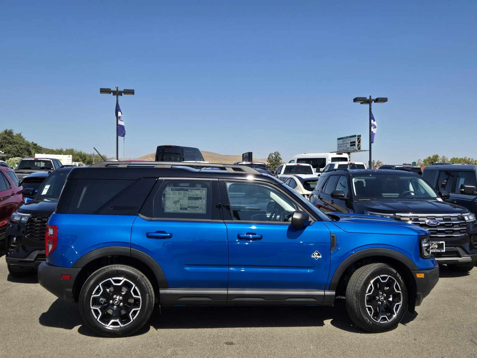 2025 Ford Bronco Sport Outer Banks photo 3