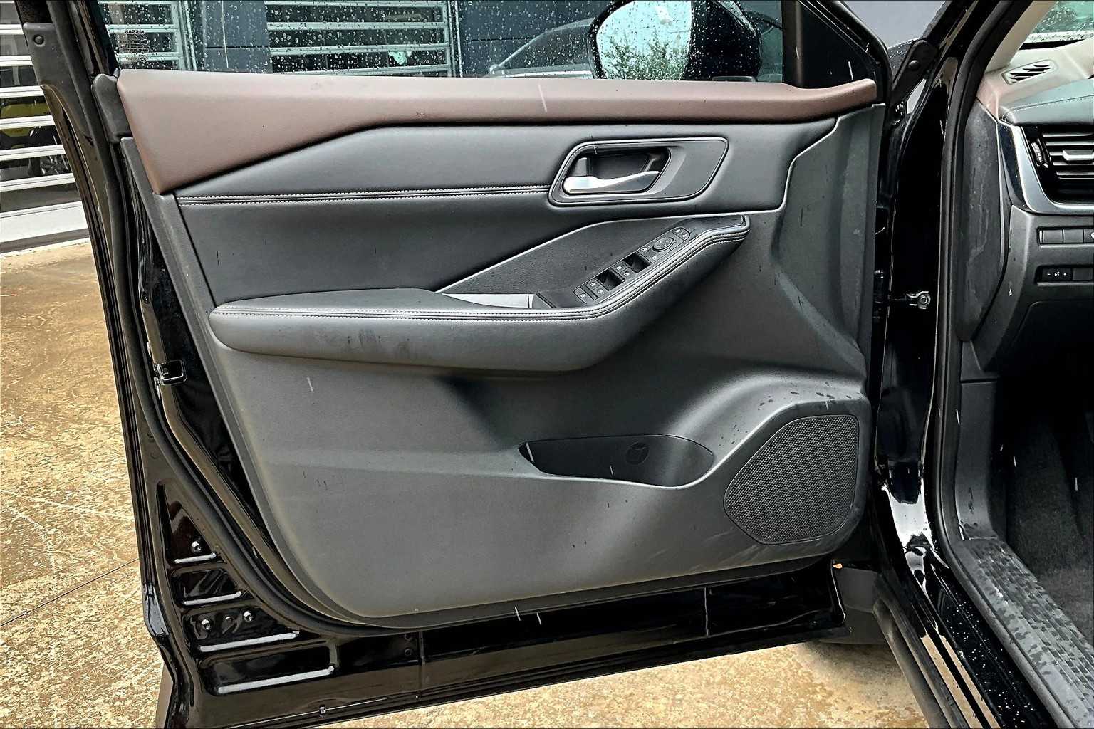 2022 Nissan Rogue SV photo 19