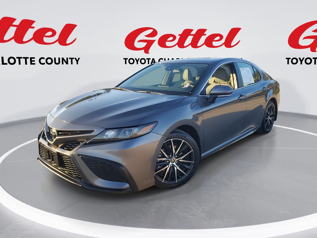 2024 Toyota Camry SE's photo