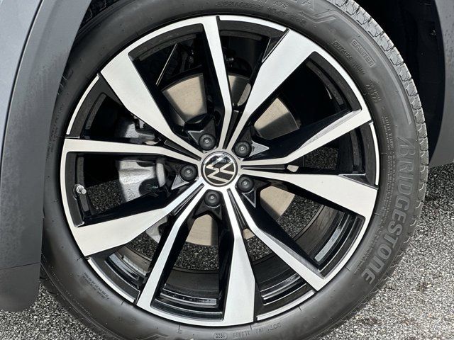 2026 Volkswagen Atlas SEL Premium R-Line photo 2