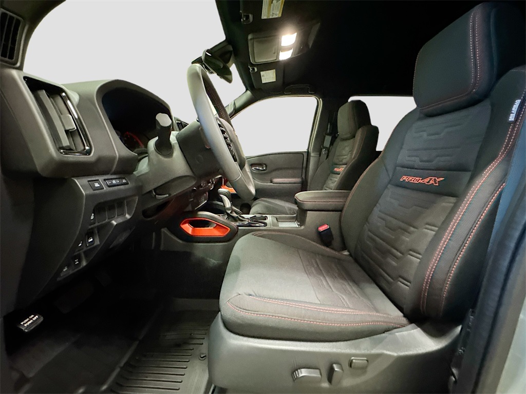 2025 Nissan Frontier PRO-4X photo 5