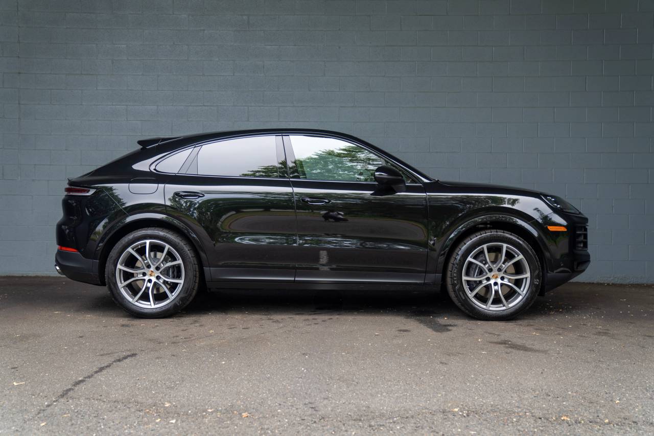 2025 Porsche Cayenne Coupe photo 2