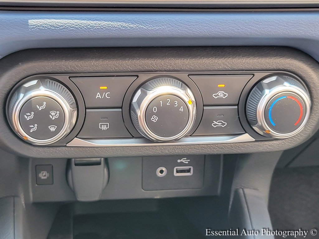 2025 Nissan Versa SV photo 14