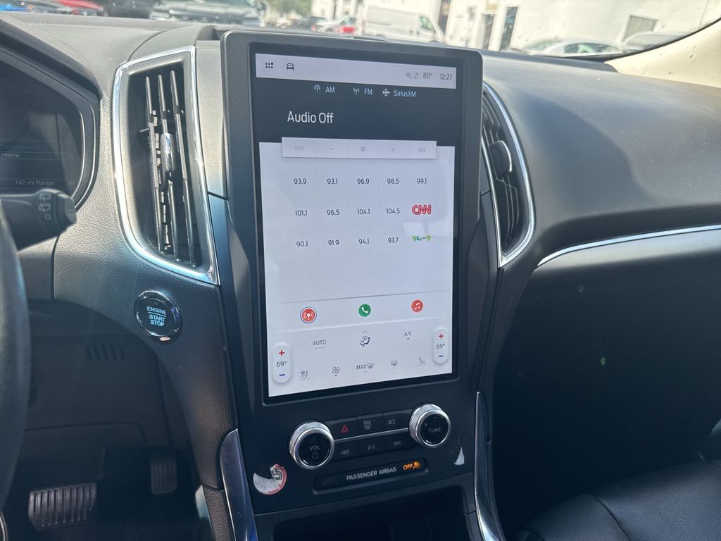 2022 Ford Edge Titanium photo 11