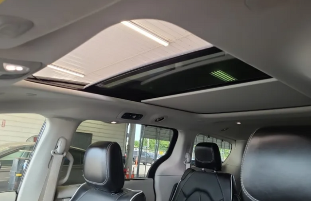 2024 Chrysler Pacifica Limited photo 4