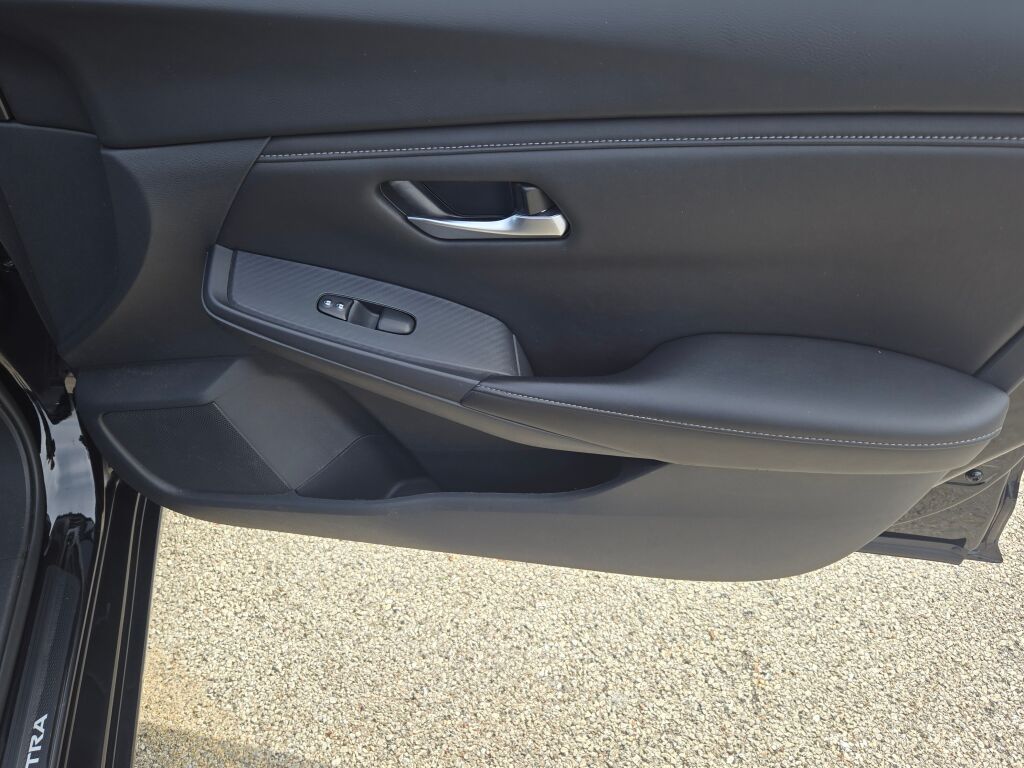 2024 Nissan Sentra SV photo 4