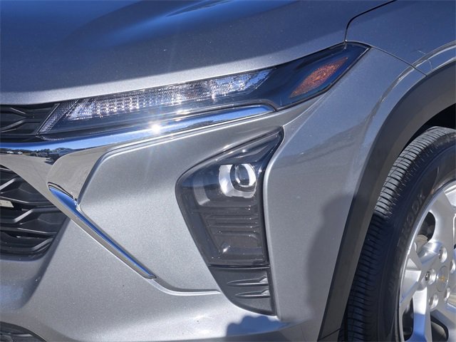 2024 Chevrolet Trax LS photo 4