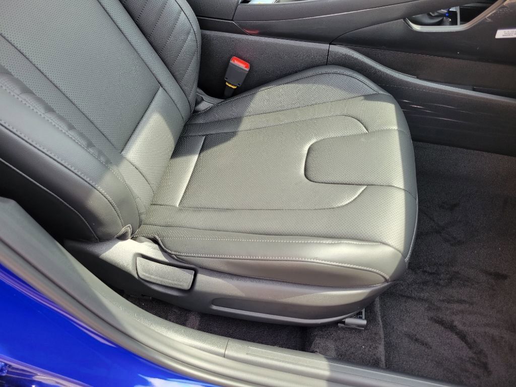 2024 Hyundai Elantra Limited photo 32