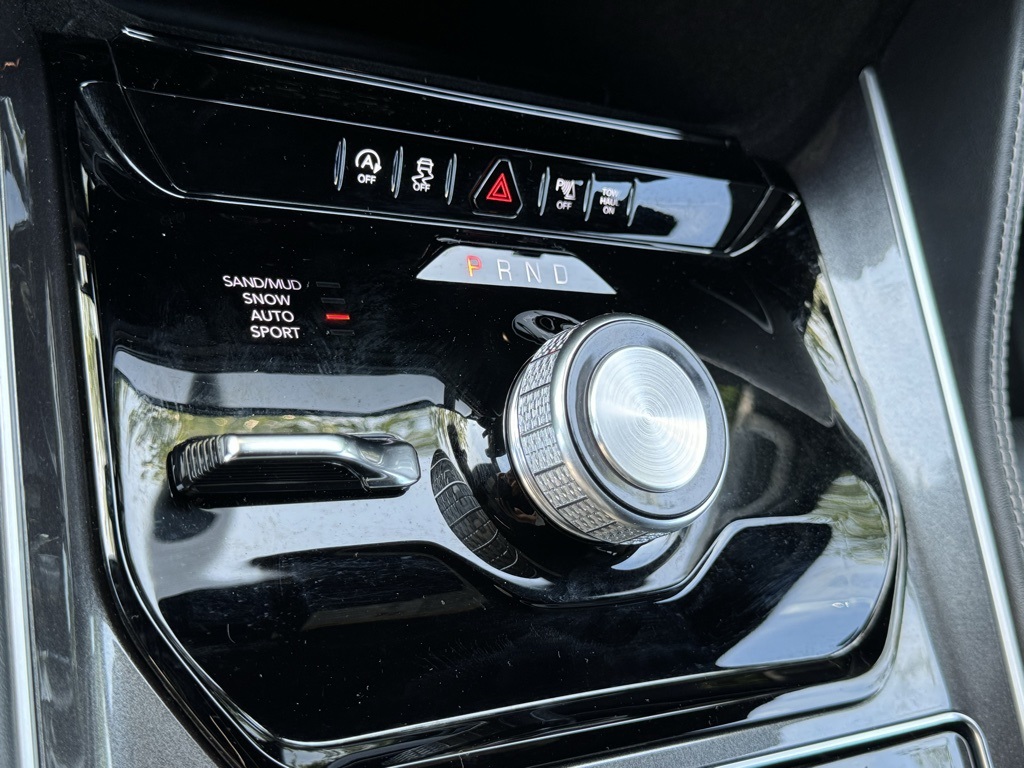 2024 Jeep Wagoneer Base photo 9
