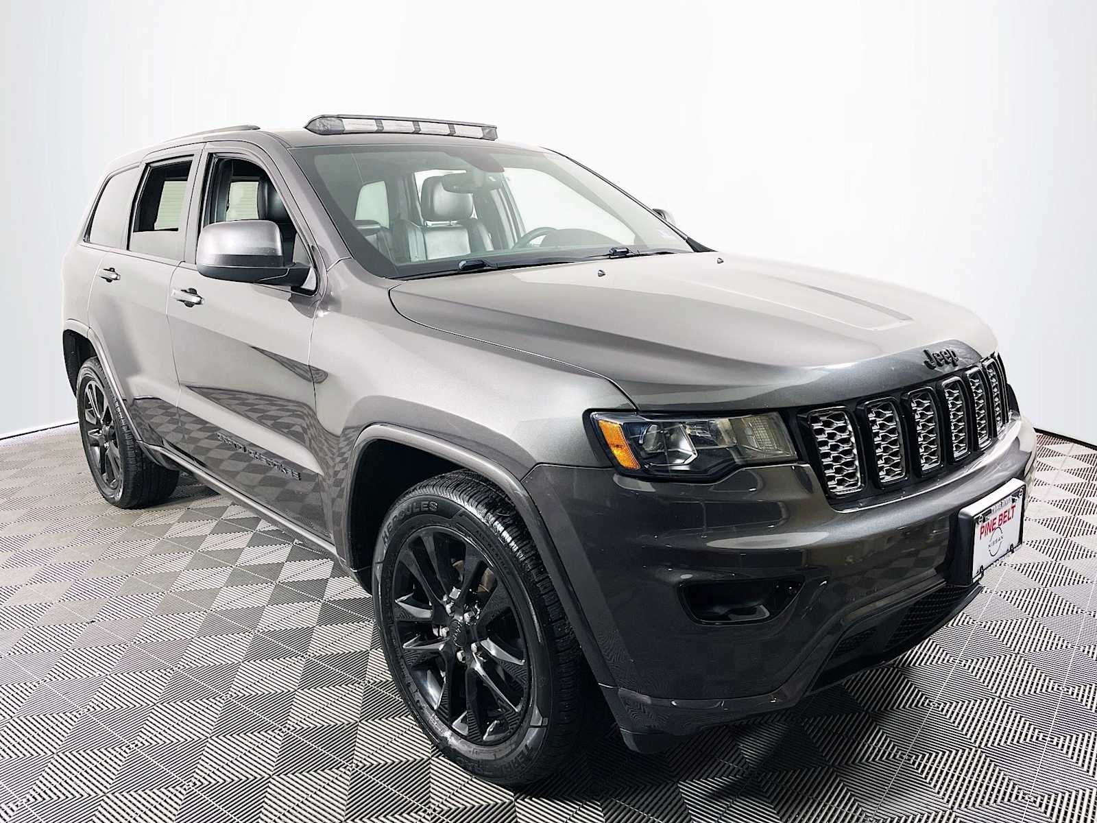 2019 Jeep Grand Cherokee Altitude photo 3