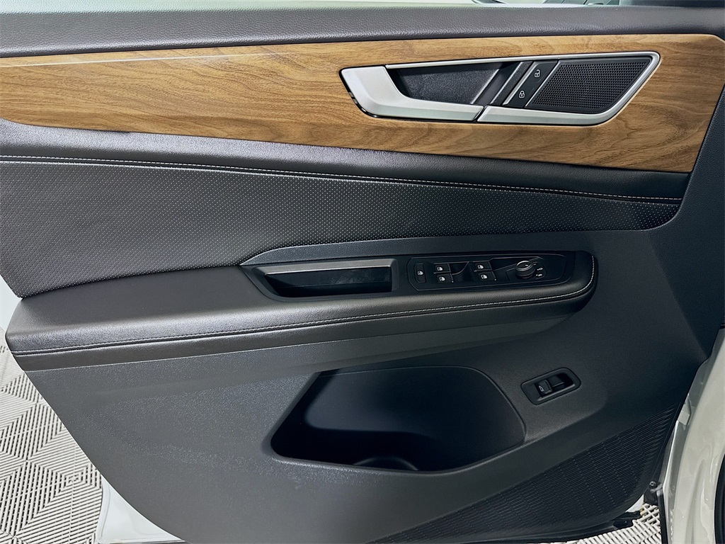 2025 Volkswagen Atlas SE Technology photo 25