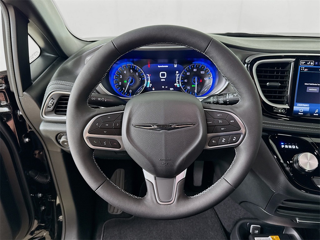 2025 Chrysler Pacifica photo 12