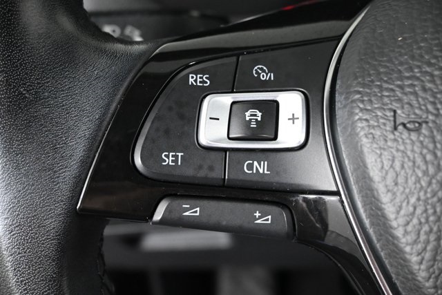 2018 Volkswagen Tiguan SEL photo 22