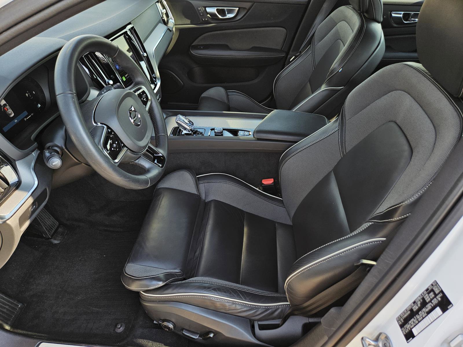 2024 Volvo S60 B5 AWD Plus Black Edition photo 21