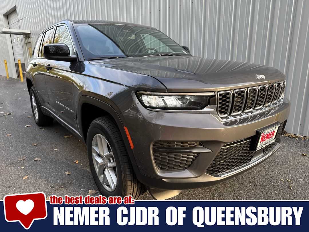2025 Jeep Grand Cherokee Laredo's photo