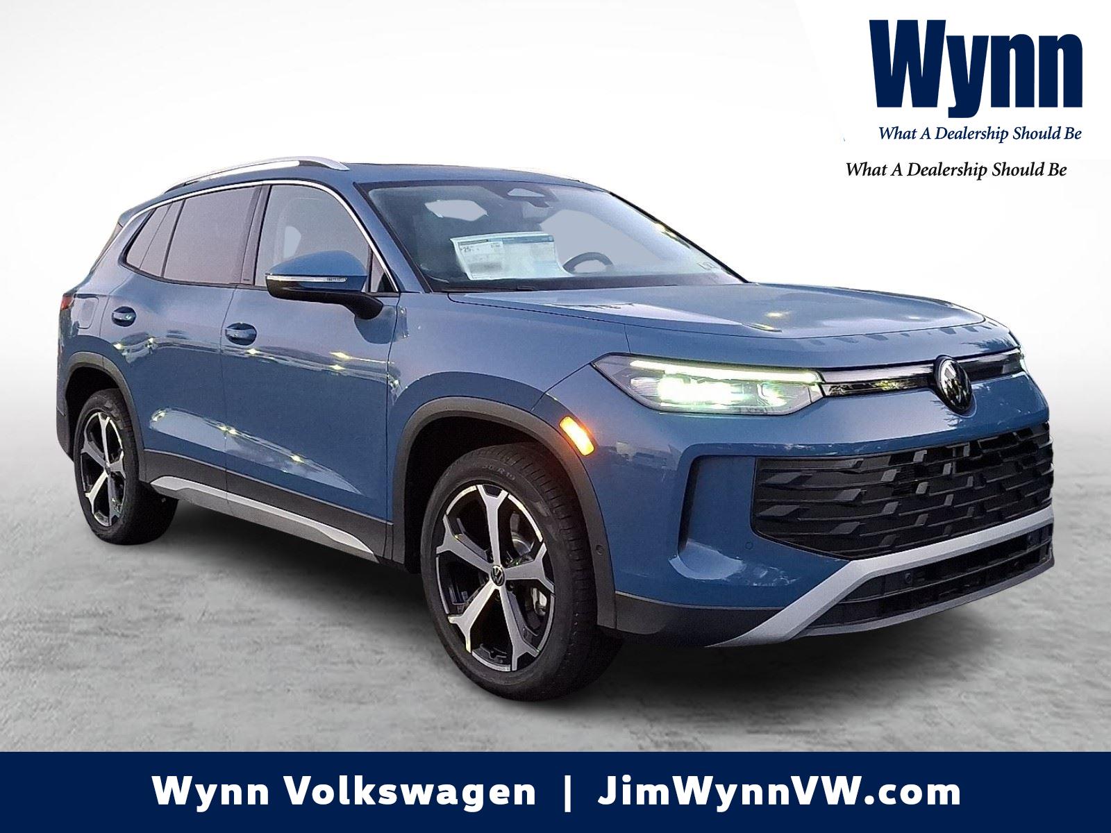 2025 Volkswagen Tiguan SE's photo