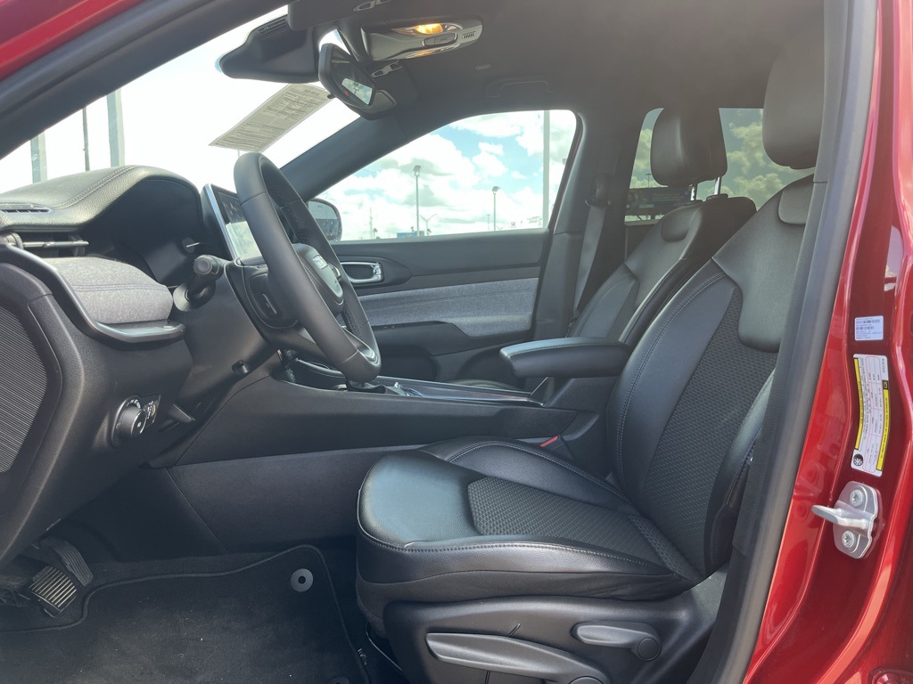 2025 Jeep Compass Latitude photo 11