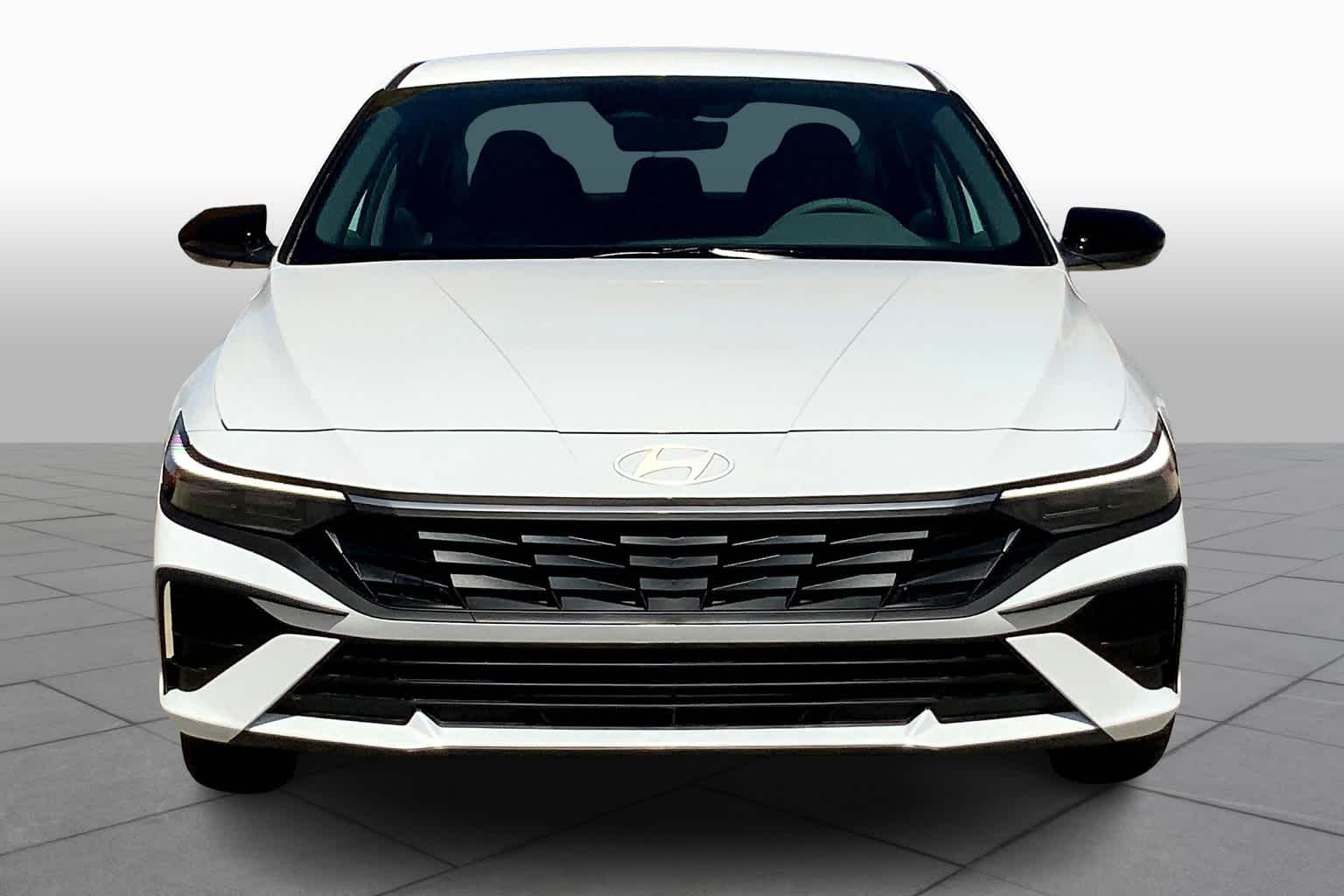 2025 Hyundai Elantra SEL Sport photo 3