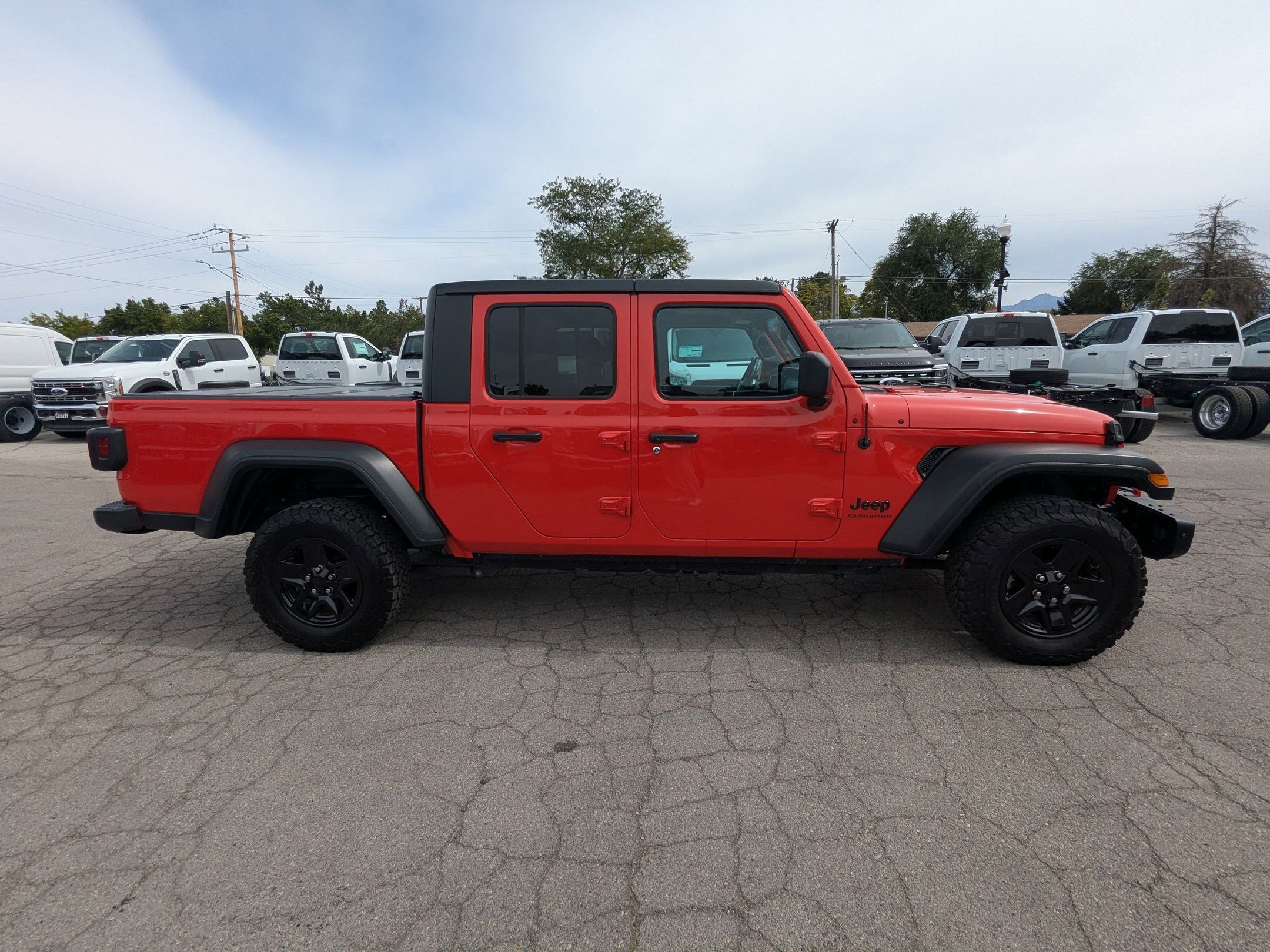 2020 Jeep Gladiator Sport S photo 2