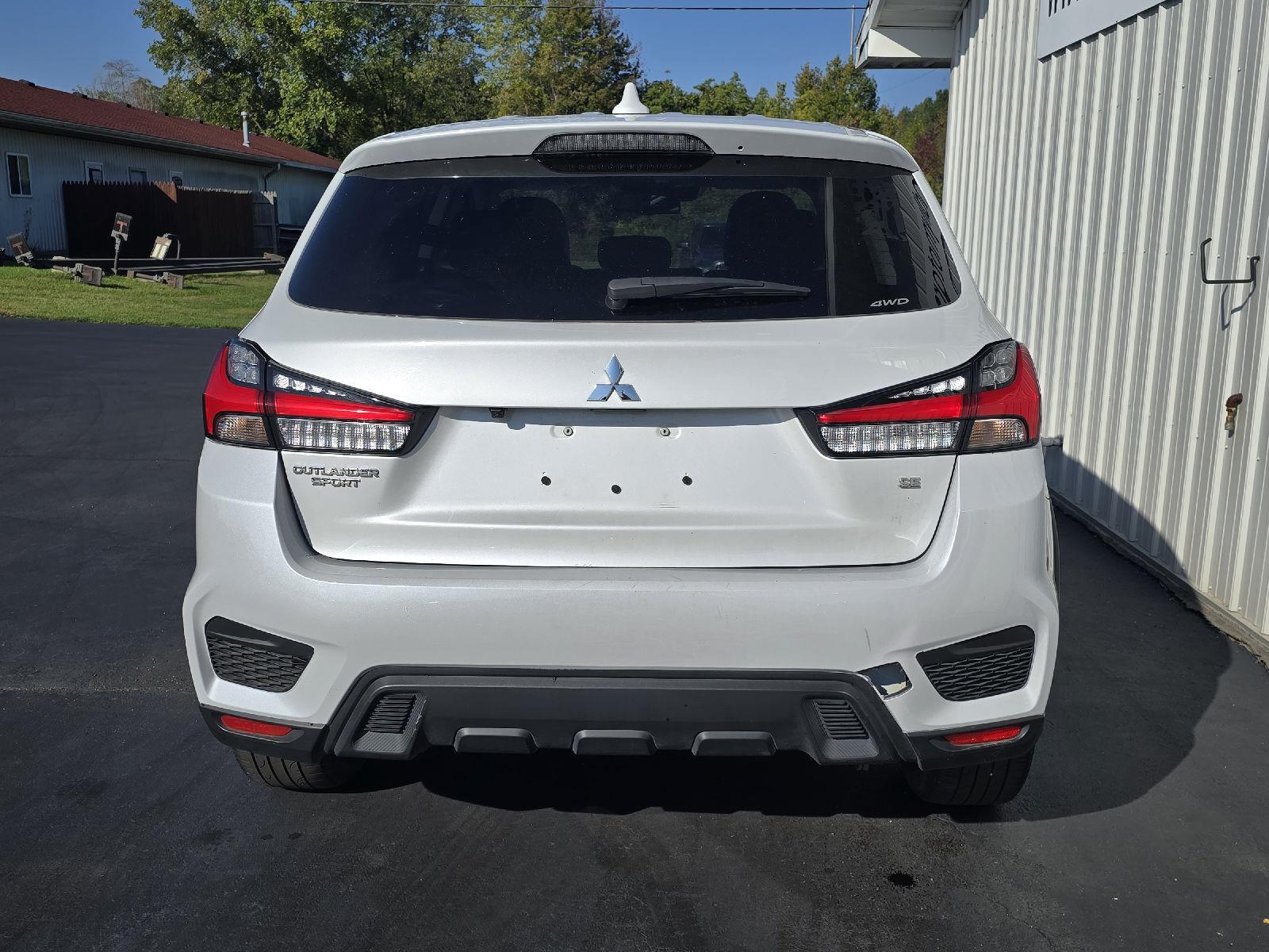 2024 Mitsubishi Outlander ES LE SE photo 10