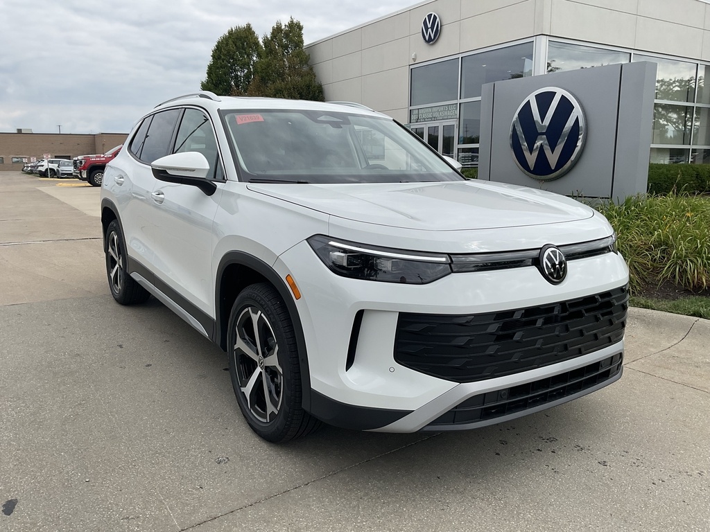 2025 Volkswagen Tiguan SE's photo