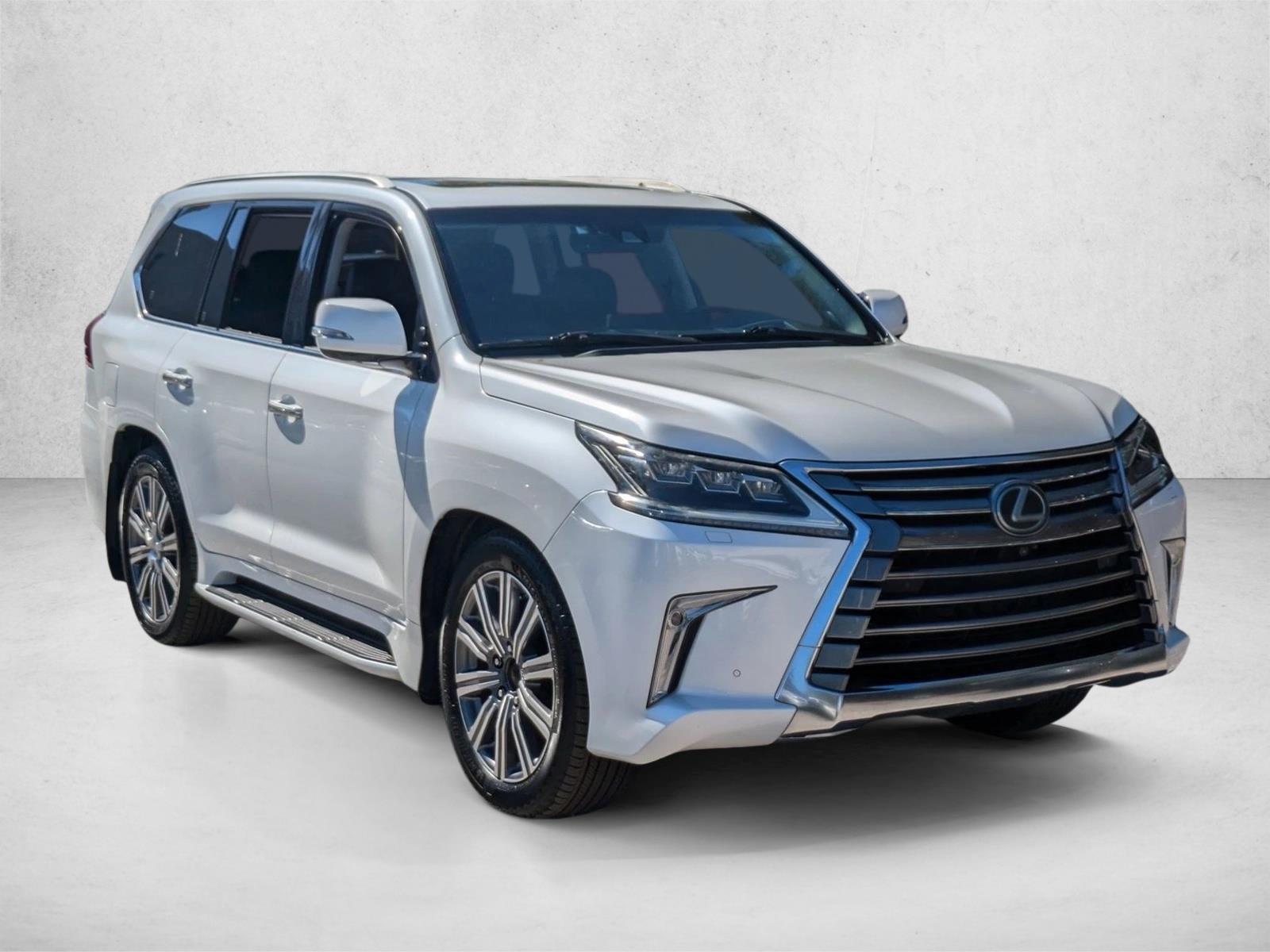 2016 Lexus LX 570 photo 3