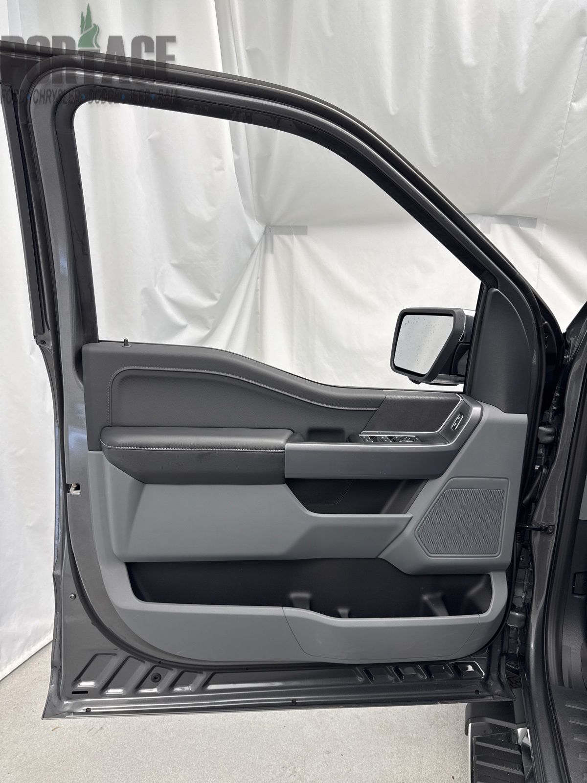 2025 Ford F-150 XLT photo 13