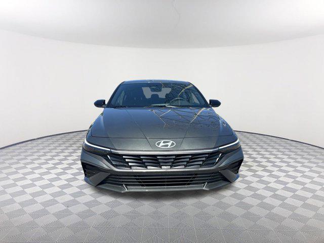 2025 Hyundai Elantra SEL Sport photo 2