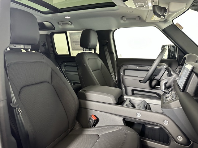 2025 Land Rover Defender 110 S photo 19