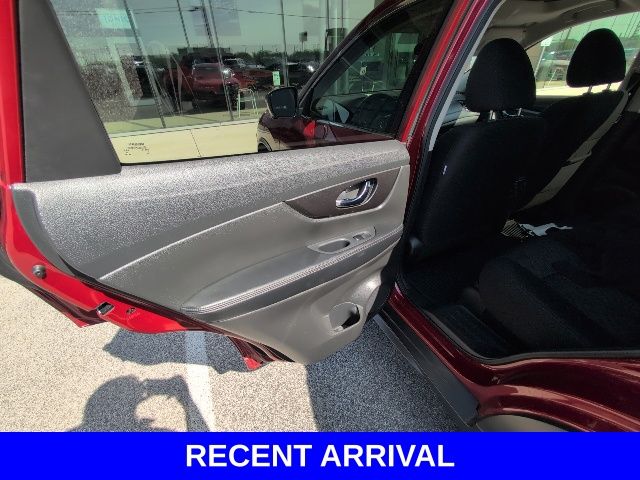 2020 Nissan Rogue SV photo 7