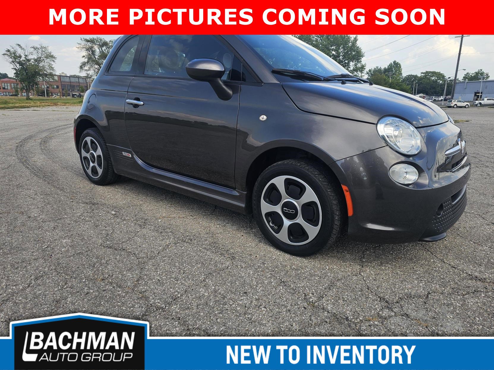 Used 2017 FIAT 500e Battery Electric with VIN 3C3CFFGEXHT699334 for sale in Jeffersonville, IN