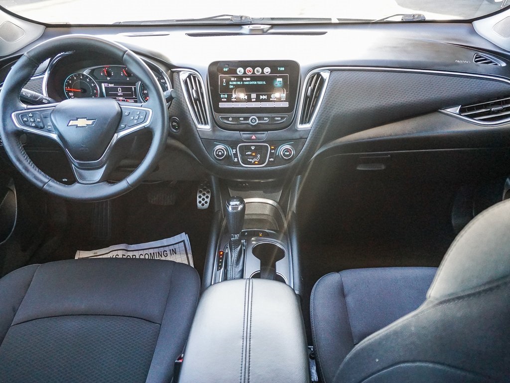 2017 Chevrolet Malibu 1LT photo 14
