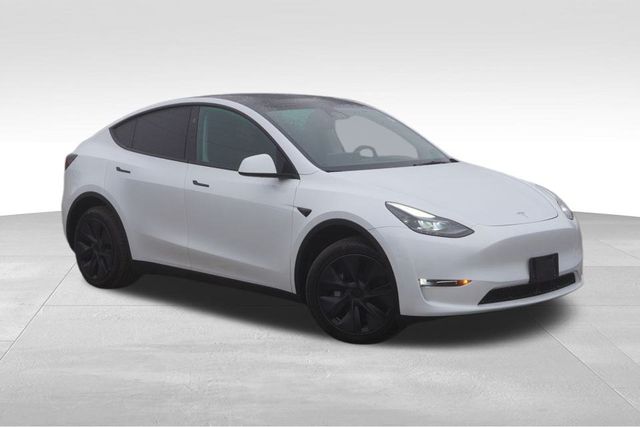 2025 Tesla Model Y Long Range's photo