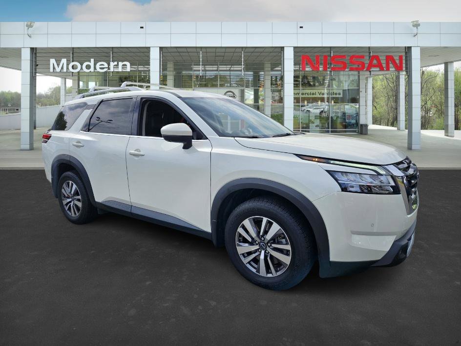 2023 Nissan Pathfinder SL photo 2