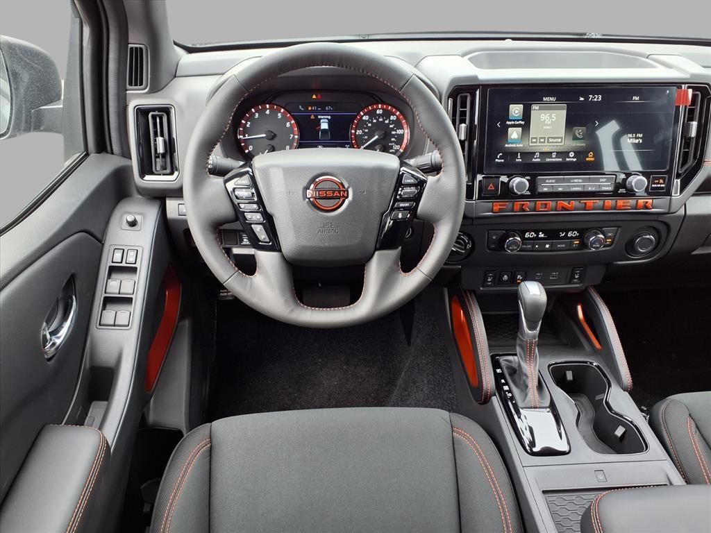 2025 Nissan Frontier PRO-4X photo 4