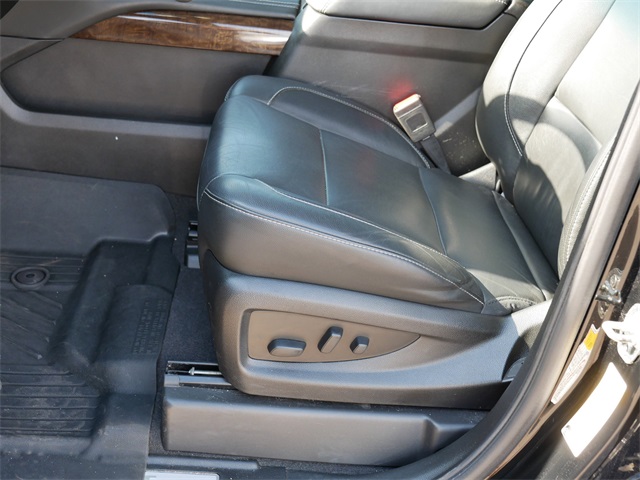 2020 Chevrolet Suburban LT photo 14