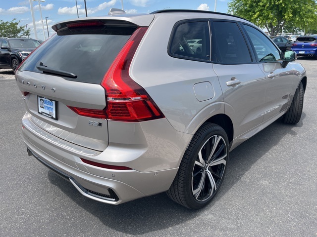 2025 Volvo XC60 B5 photo 5